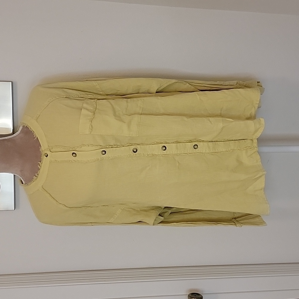 We The Free (Free People) Size XS. Linen Blend Raw Hem Button Down Shirt, NWOT